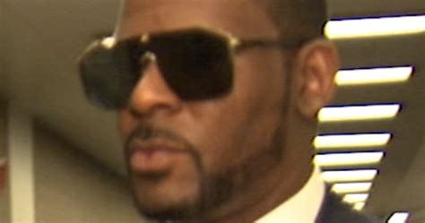 Rhymes With Snitch Celebrity And Entertainment News Prosecutors Turn Over R Kelly Sex Tape