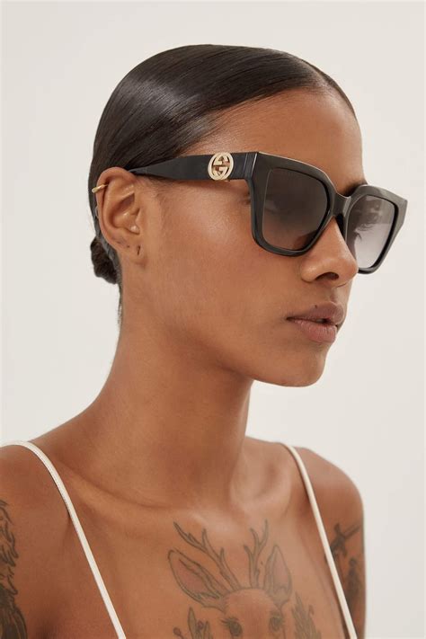 Gucci Cat Eye Black Sunglasses With Integrated Gg Logo In Brown Lyst