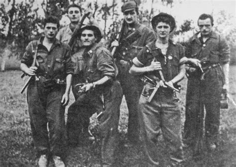 Fu portato davanti al plotone di esecuzione in stato di quasi incoscienza, in quanto quando aveva saputo della fucilazione imminente si era. ucronia Il Processo di Villaverla