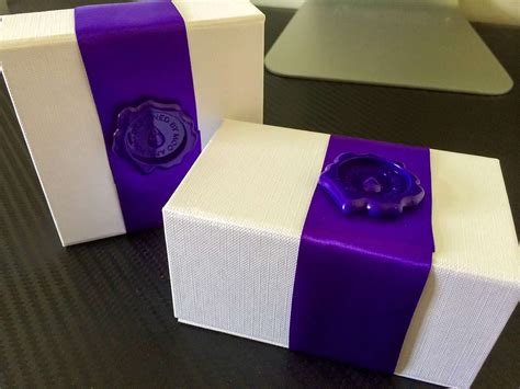 Communicate your greatness with custom business cards. Moo Luxe Business Cards Review by Metal Potato