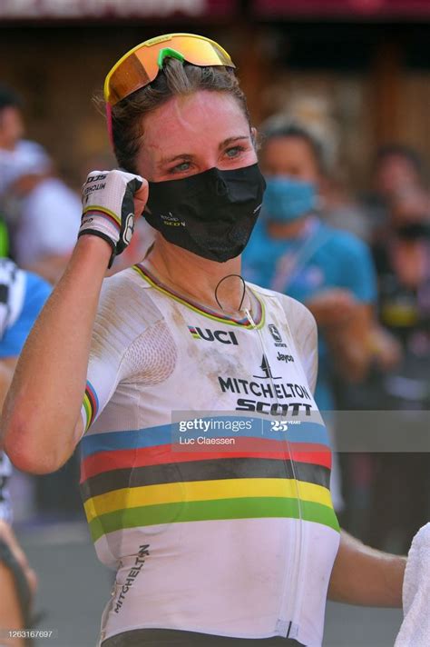 Annemiek van vleuten mistakes cycling road race silver for gold; Arrival / Annemiek Van Vleuten of The Netherlands... | Racen