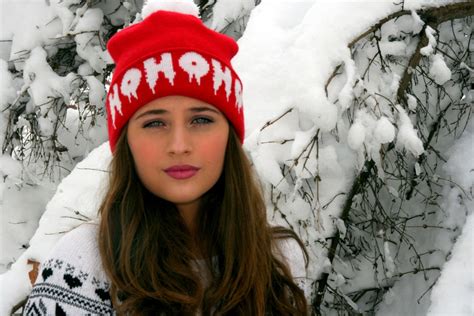 fotos gratis nieve frío invierno niña blanco retrato primavera rojo clima sombrero