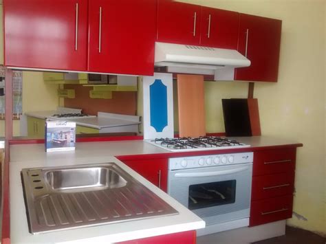 Tipos de campanas extractoras materiales y acabados capacidad son aparatos indicados para cocinas que no cuentan con salida de humos al exterior. Cocina Integral Roja En Escuadra - $ 14,800.00 en Mercado ...