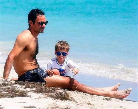 Relaxed Roger Federer spends time on the beach