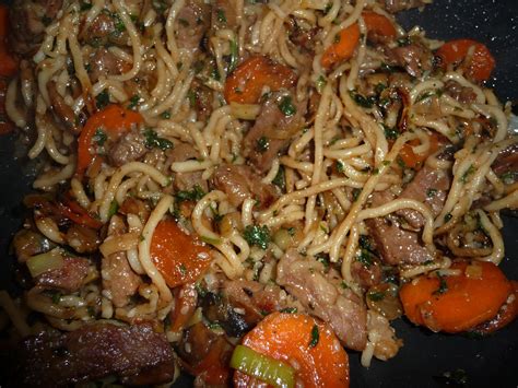 Les ptit plats de Lily Wok de porc au miel et nouilles chinoises