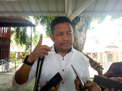 Karena terdapat banyak jenis kain lap yang. Tahanan Gantung Diri Pakai Baju dan Kain Lap - KepriDays.co.id