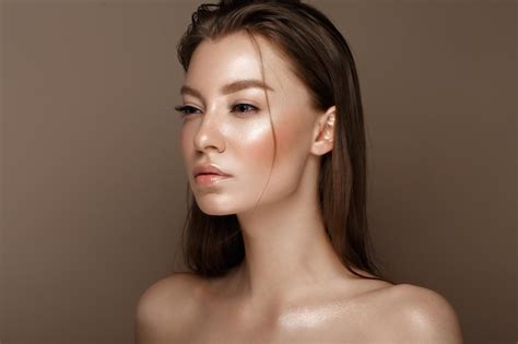Premium Photo Beautiful Young Girl With Natural Nude Makeup Beauty Face
