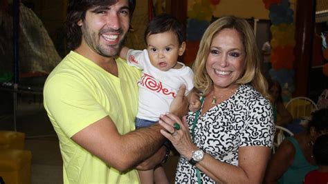 A atriz é virginiana aos 73 anos de idade, susana vieira fala sobre posar nua: Acompanhada do namorado, Susana Vieira curte festa ...
