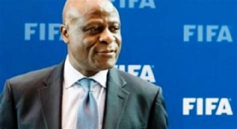Alors que douze grands clubs européens envisagent la création d'une super ligue concurrente de la serie a. SUPER LEAGUE EUROPÉENNE : LA FIFA ET LES SIX ...