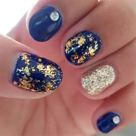 Los diseños de pedicure deben ser llano, francés, media luna y en caso de realizar diseños de fantasía estos deben ser discretos y únicamente lo lleva el dedo grande del pie. 🥇 UÑAS AZULES - Los mejores diseños y decoraciones 2020 ...
