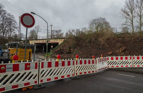 Inhaltlich und satzungsgemäß ist die stiftung eng an den förderverein schloß borbeck angelehnt. Maßnahme an Eisenbahnbrücke dauert bis Ende 2019: Bahn ...