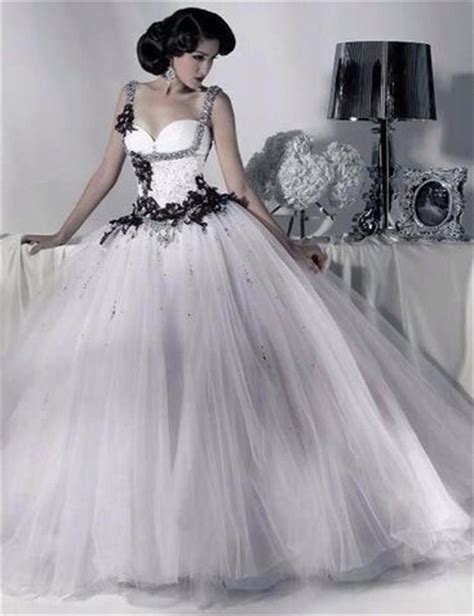 Victorian Gothic Wedding Dress 2016 Ball Gown Tulle Appliques Sequins