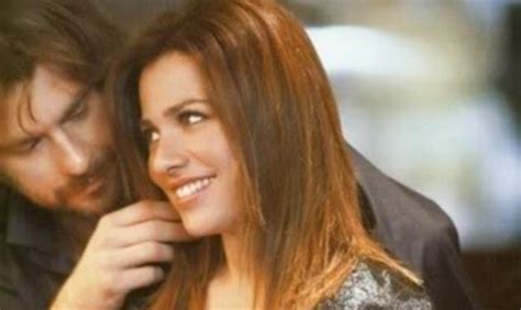 Μάλιστα η κυρία τουμασάτου αναφέρθηκε και στη συνεργασία που είχε η ίδια με τον κιμούλη. Η Μ. Τουμασάτου στο TLife για τον γάμο της!