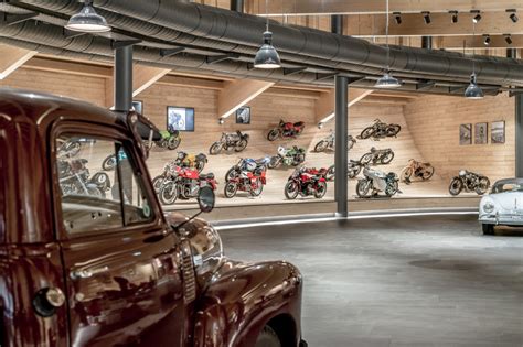 Reicher ist die timmelsjoch hochalpenstraße heuer auch um eine vielbeachtete attraktion. Bilder Top Mountain Motorcycle Museum Hochgurgl • Fotos ...