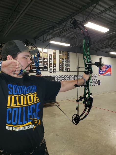 Texan Joins Sic Falcon Archers Southeastern Illinois College