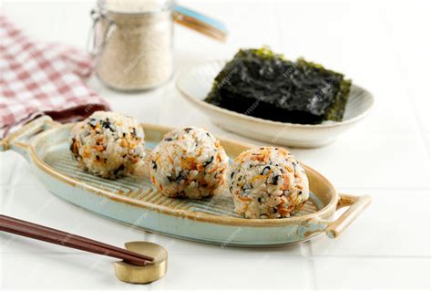 Premium Photo Korean Seaweed Rice Balls Or Jumeokbap With Ham Sausage