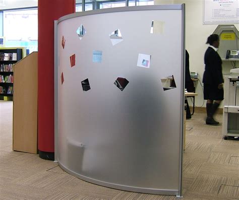 Aluminium Modular Curved Screens Fully Frosted With Vinyl Cutouts