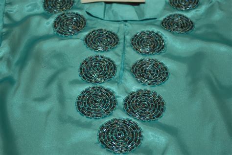 Jika baju seorang ibu itu bermanik, pastinya baju si anak juga turut dijahit dengan manik. Qaseh Hatijah Bridal