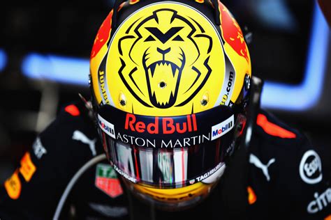 Max verstappen helm shot tijdens de gp van mexico op het circuit autodromo hermanos rodriguez, mexico stad formule 1 seizoen 2019. Max Verstappen toont nieuwe helm: 'Ik wilde echt iets ...