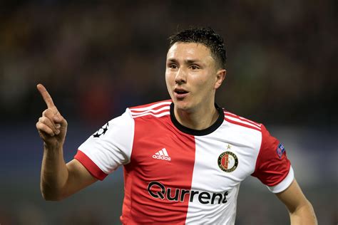 ˈsteːvə(n) ˈbɛrxœys, born 19 december 1991) is a dutch professional footballer who plays as a winger for feyenoord. Feyenoord verliest ook derde Champions Leagueduel