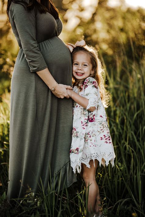 Mother Daughter Maternity Photo Maternity Photo Outfits Outdoor