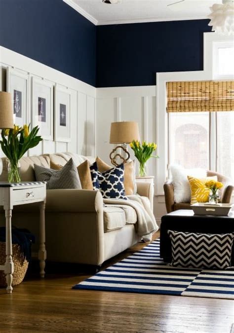 Uñas decoradas en tonos azules. Colores para interiores 2019 en paredes y decoración
