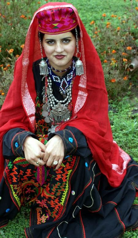 Kashmir Traditional Dress Traditional Fashion Of Kashmir How To Draw