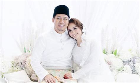 Jep sepahtu, sari yanti sah bergelar suami isteri. POLL: Favourite M'sian Celebrity Wedding of 2017 - Gosip ...