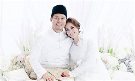 Jep sebelum ini telah pun memberi bayangan dengan jelas bahawa dia selesa berkawan dengan sari yanti malah perkara yang sama turut diakui oleh pelakon wanita. POLL: Favourite M'sian Celebrity Wedding of 2017 - Gosip ...