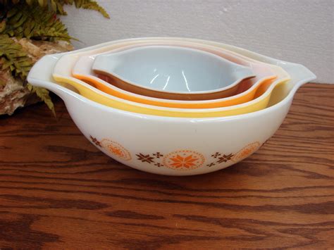 Vintage Pyrex Set Of Town Country Cinderella Nesting Mixing Bowls