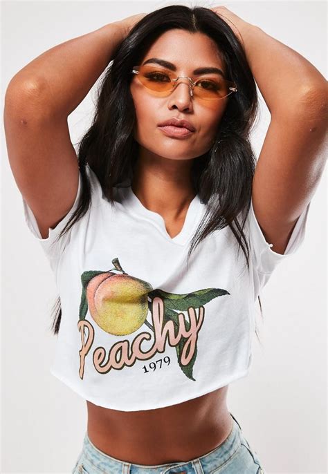 White Peachy Graphic Crop T Shirt Missguided Cropped Graphic Tees Crop Top Outfits Graphic