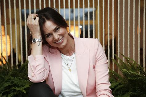 She was born in 1970s, in generation x. Cláudia Vieira : Claudia Vieira Revela Finalmente Toda A ...