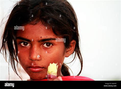 Poor Indian Girl Hi Res Stock Photography And Images Alamy