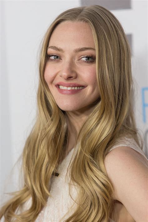 Amanda Seyfried Wore Her Blond Hair Down Anne Hugh And More Party With Their Awards At Nbc