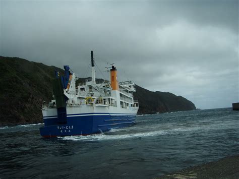 Read the rest of this entry ». 山のぼり海もぐり: トカラ列島・諏訪之瀬島。船上の再会と山と ...