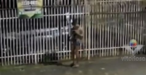 Câmeras de segurança flagraram mulher cometendo furto a residências no