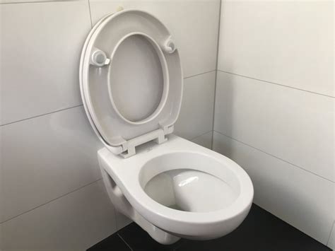 Novara plus duroplast wc sitz erhöhung 5 cm mit absenkautomatik. WC Sitz Novara Plus mit Erhöhung, Absenkautomatik