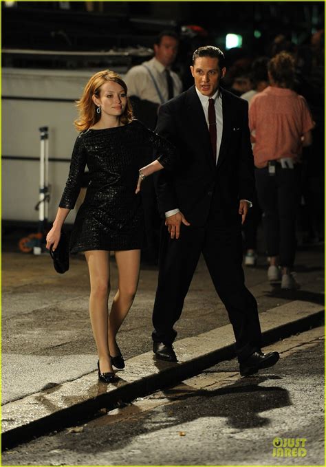tom hardy and emily browning are wide awake and smiling for late night legend shoot photo 3159764