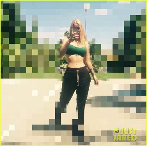 Iggy Azalea Shows Off Her Killer Abs In Post Workout Selfie Photo 3456870 Pictures Just Jared