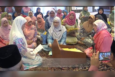 Raja permaisuri agong lambang wanita sejati rakyat malaysia nona. Raja Permaisuri Agong mengislamkan pembantu Istana - The ...