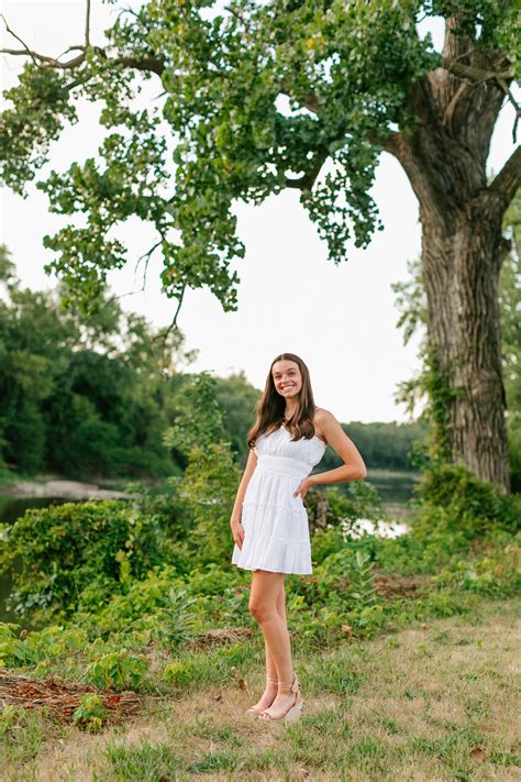 Fun Downtown Des Moines Senior Pictures // Kendra — Des Moines Wedding