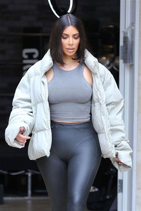 金卡戴珊 kim kardashian 在 calabasas外出的街拍 街拍 外出 全套 新浪新闻