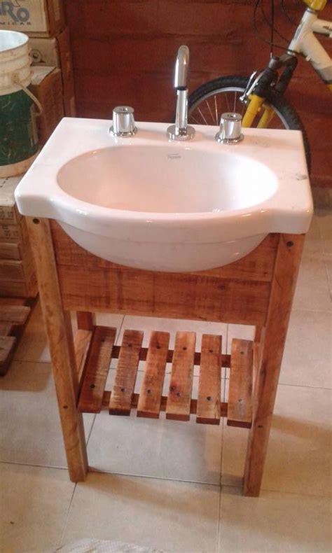 Vanitory fabricado con una pileta y madera de pallet Muebles para baños pequeños Muebles de