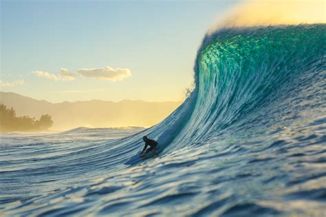 Kelly Slater Surfing An Epic Afternoon At Pipeline The North Shore Of