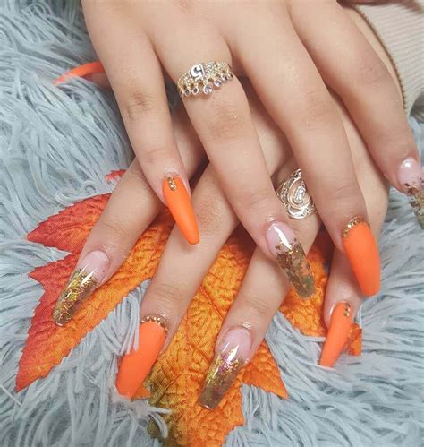 Al ser transparentes podemos ver el estado de nuestras uñas y cambiarles el color de esmalte cuando queramos. uñas color naranja mate #orange #orangenails #nailart #nails #uñasnaranja #uñasdecoradas | Uñas ...