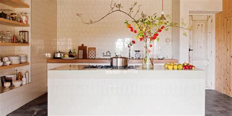Avec des meubles de cuisine, des étagères de cuisine, des îlots et des dessertes de service assortis, vous pouvez ajouter la fonctionnalité et l'espace de rangement dont vous avez besoin à votre cuisine. Choisir son revêtement mural pour la cuisine : nos ...