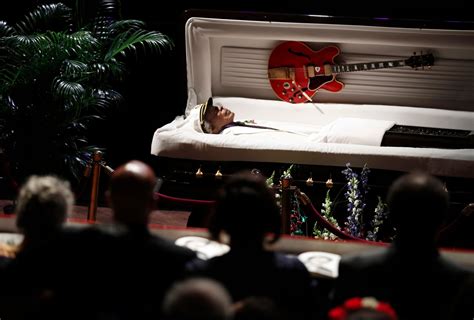Photos Chuck Berry Fans Pay Respects At Public Open Casket Memorial In