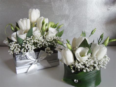 La calla centrale, le primule e le foglie sono fatte tutte rigorosamente all'uncinetto. biancoenero.JPG (1600×1200) | Centrotavola matrimoniali ...