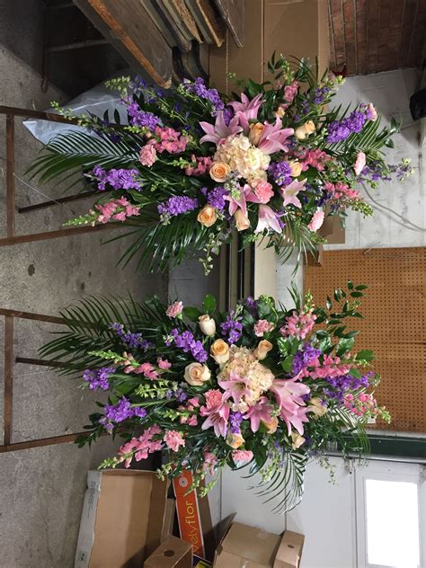 Send flowers by post to anywhere in the uk from just £13.99 with free delivery. Sympathy standing easels | Casket flowers, Funeral flower ...