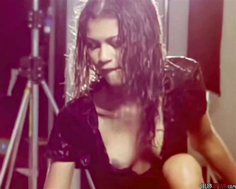 Zendaya Nipple Slip Behind The Scenes Of A Photo Shoot My Xxx Hot Girl